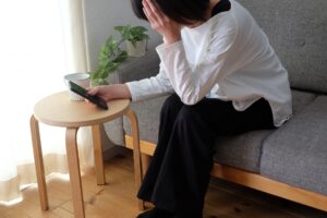 離婚するべきか迷っている時に考えて欲しいこと|浮気・不信感で揺れる気持ちの整理方法